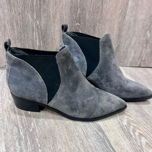 🖤 Marc Fisher Gray Suede Chelsea Boots – Size 5M